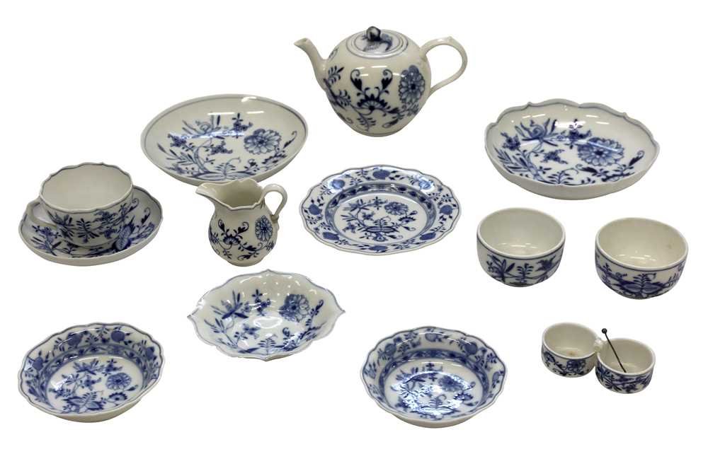 Lot 157 - A MEISSEN BLUE AND WHITE TEA SET 19TH CENTURY