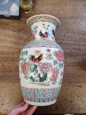 Lot 562 - A PAIR OF CHINESE FAMILLE ROSE 'COCKERELS' VASES.