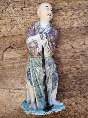 Lot 59 - A CHINESE FAMILLE ROSE FIGURE OF A GARDENER.