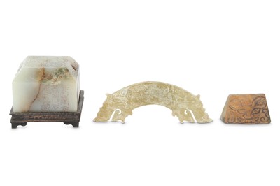 Lot 658 - TWO CHINESE PALE CELADON JADE SEALS AND A CHIME.