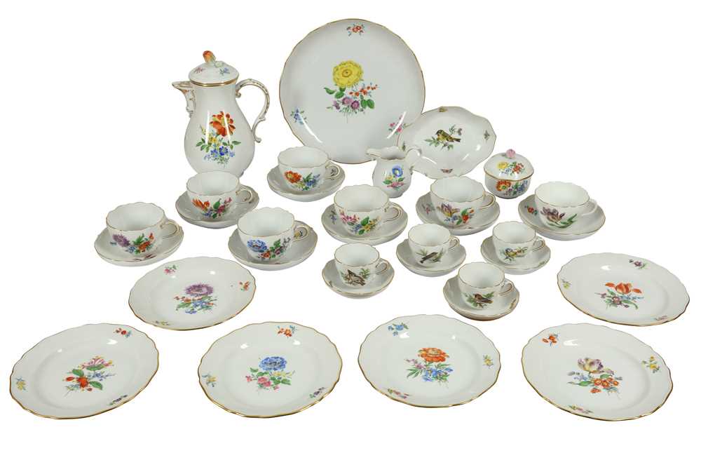 Lot 226 - A MEISSEN PORCELAIN PART COFFEE SERVICE, LATE 19TH/EARLY 20TH CENTURY