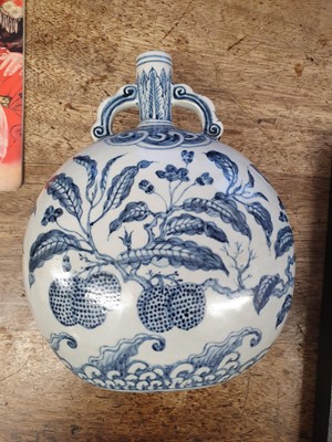Lot 505 - A CHINESE BLUE AND WHITE MOON FLASK.
