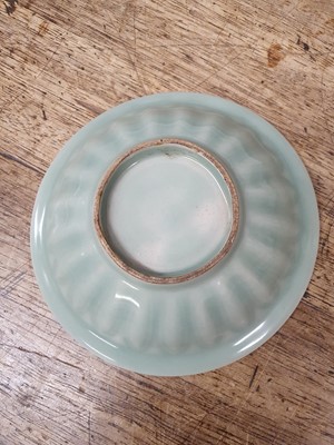 Lot 512 - A CHINESE CELADON 'DOUBLE FISH' SAUCER.
