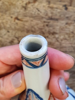 Lot 618 - A CHINESE IMARI ROSEWATER SPRINKLER.