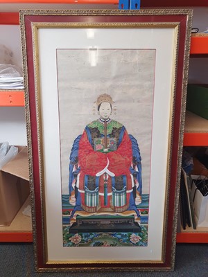Lot 316 - A LARGE CHINESE PORTRAIT OF A COURTESAN.