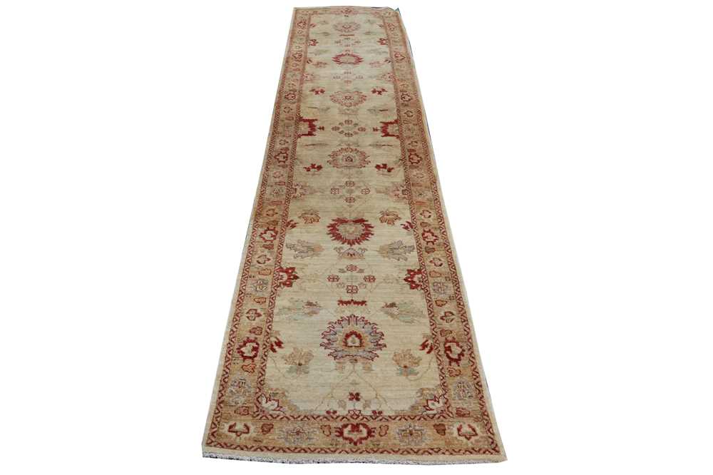 Lot 362 - A ZIEGLER DESIGN RUNNER