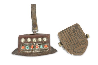 Lot 755 - λ A TIBETAN COPPER GAU AND A LEATHER FLINT POUCH.