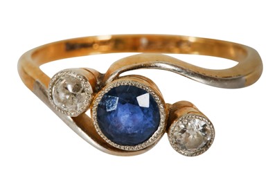 Lot 53 - A SAPPHIRE AND DIAMOND RING, EARLY 20TH CENTURY