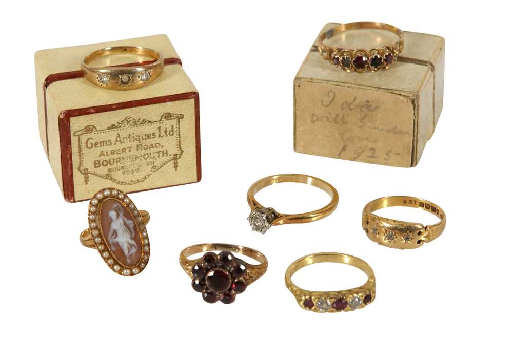 Lot 59 - A COLLECTION OF RINGS