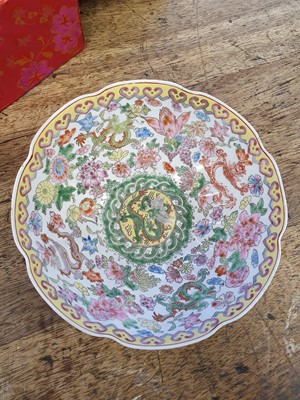 Lot 6 - A CHINESE FAMILLE ROSE EGGSHELL PORCELAIN 'DRAGONS' BOWL.