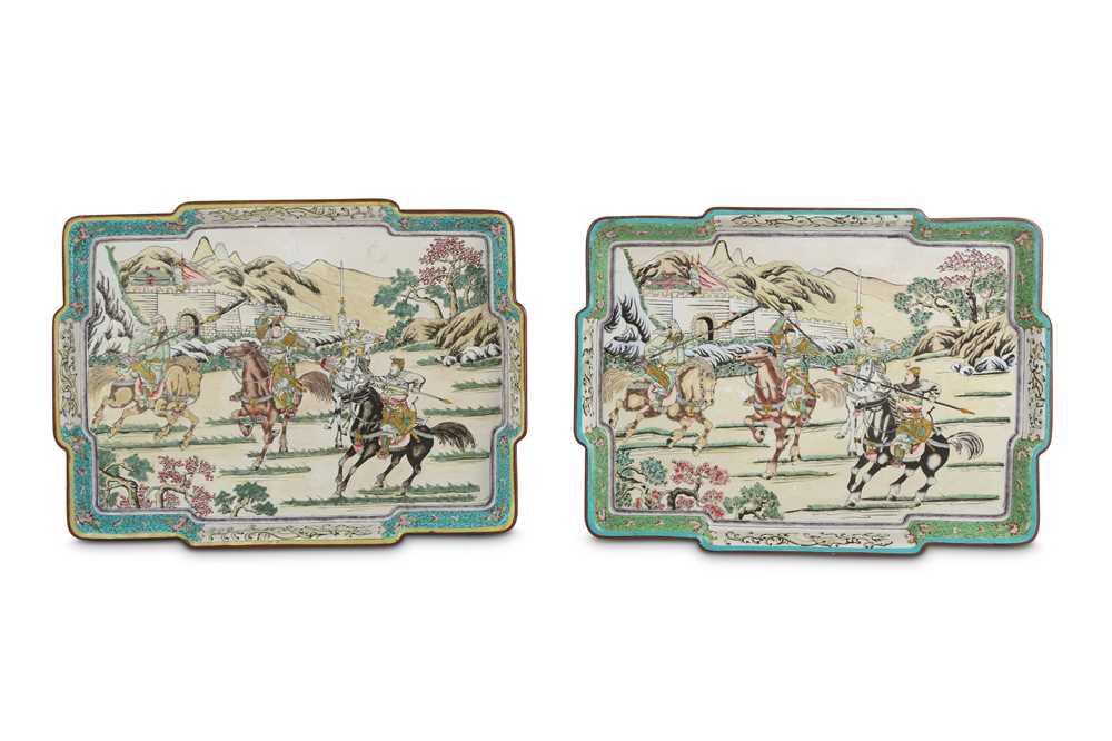 Lot 135 - A PAIR OF CHINESE FAMILLE ROSE CANTON ENAMEL 'WARRIORS' TRAYS.