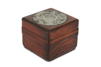 Lot 402 - A CHINESE JADE-INSET WOOD BOX AND COVER.