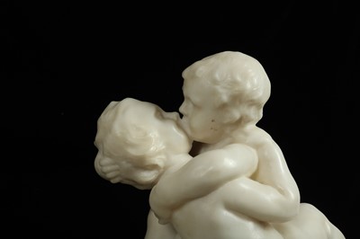 Lot 11 - AN EARLY 20TH CENTURY ITALIAN ALABASTER GROUP OF TWO CHERUBS EMBRACING