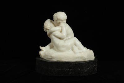 Lot 11 - AN EARLY 20TH CENTURY ITALIAN ALABASTER GROUP OF TWO CHERUBS EMBRACING