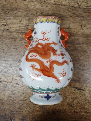 Lot 542 - A CHINESE FAMILLE ROSE 'DRAGON' VASE, HU.