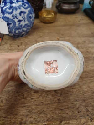 Lot 542 - A CHINESE FAMILLE ROSE 'DRAGON' VASE, HU.