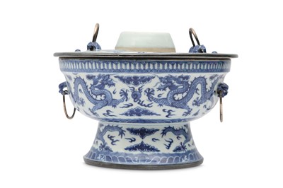 Lot 532 - A CHINESE BLUE AND WHITE 'DRAGON' SOUP DISH.