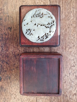 Lot 685 - A CHINESE JADE-INSET WOOD BOX AND COVER.