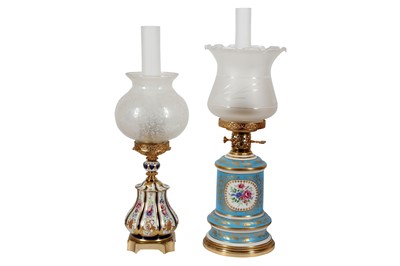 Lot 447 - AN ITALIAN SEVRES STYLE PORCELAIN AND GILT METAL LAMP BY MANGAMI, 20TH CENTURY
