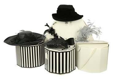 Lot 211 - A COLLECTION OF VINTAGE HATS