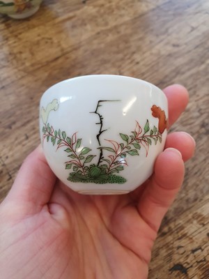 Lot 13 - A PAIR OF CHINESE FAMILLE VERTE 'CHICKEN' CUPS.