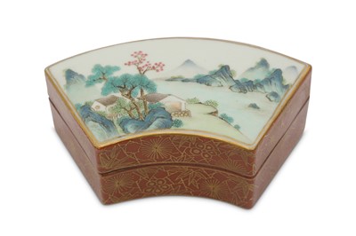 Lot 290 - A CHINESE FAMILLE ROSE FAN-SHAPED BOX AND COVER.