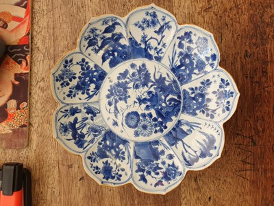 Lot 166 - A PAIR OF CHINESE BLUE AND WHITE 'LOTUS' DISHES.