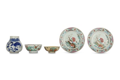 Lot 176 - A SMALL COLLECTION OF CHINESE PORCELAIN.