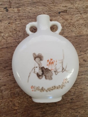 Lot 4 - A CHINESE EN GRISAILLE-PAINTED MOON FLASK.