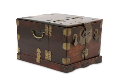 Lot 283 - A CHINESE ROSEWOOD AND HUANGHUALI DRESSING BOX.