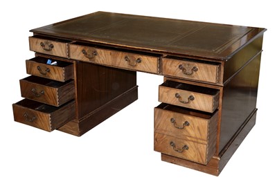 Lot 556 - A MAHOGANY PEDESTAL DESK, SECOND HALF OF THE 20TH CENTURY