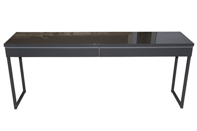 Lot 732 - A CONTEMPORARY CONSOLE TABLE IN A GLOSSY GREY FINISH