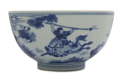 Lot 672 - A CHINESE BLUE AND WHITE 'HORSERIDERS' BOWL.