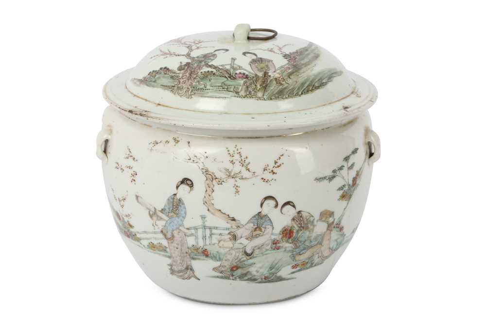 Lot 99 - A CHINESE FAMILLE ROSE TUREEN AND COVER.