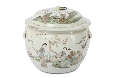 Lot 99 - A CHINESE FAMILLE ROSE TUREEN AND COVER.