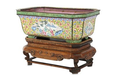 Lot 104 - A CHINESE FAMILLE ROSE CANTON ENAMEL JARDINIERE.