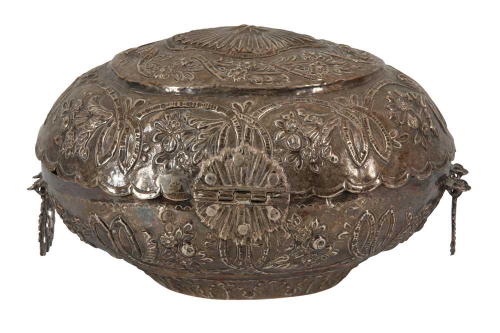 Lot 14 - AN OTTOMAN SILVER OVAL CASKET OR SPICE BOX, LATE 19TH/EARLY 20TH CENTURY
