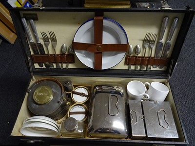 Lot 119 - A CASED 'CORACLE' PICNIC SET FOR FOUR PEOPLE BY G W SCOTT & SONS, CIRCA 1920