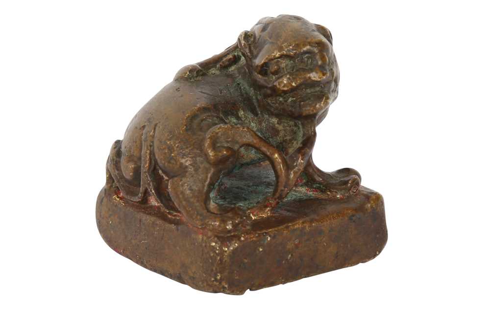 Lot 116 - A CHINESE BRONZE 'QILIN' SEAL.