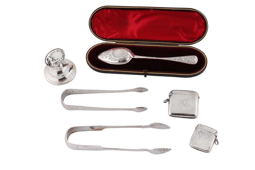 Lot 292 - A mixed group of sterling silver flatware and vertu