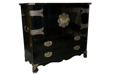 Lot 322 - A CHINESE LACQUERED CHEST, 20TH CENTURY