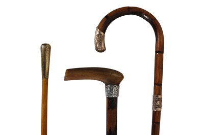 Lot 127 - A HORN AND SILVER MOUNTED WALKING CANE, 19TH CENTURY
