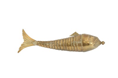 Lot 142 - AN ENGRAVED BRASS FISH POWDER FLASK