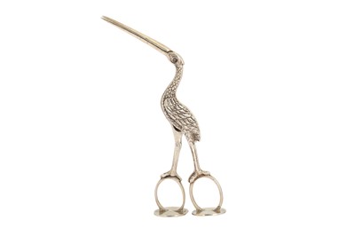 Lot 288 - A SILVER STORK-SHAPED BIRTH CLAMP