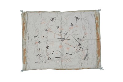 Lot 724 - A CHINESE EMBROIDERED SILK CUSHION COVER.