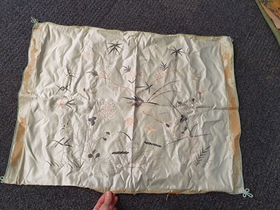 Lot 724 - A CHINESE EMBROIDERED SILK CUSHION COVER.