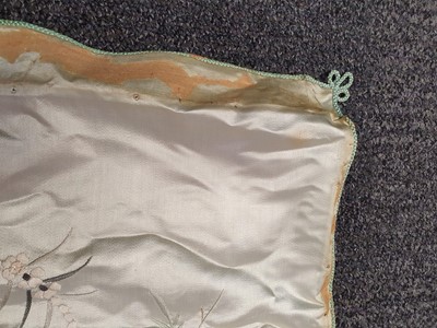 Lot 724 - A CHINESE EMBROIDERED SILK CUSHION COVER.