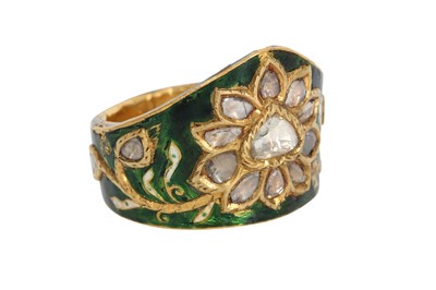 Lot 117 - A POLKI DIAMOND-ENCRUSTED AND POLYCHROME-ENAMELLED GOLD ARCHER RING
