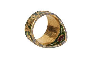 Lot 117 - A POLKI DIAMOND-ENCRUSTED AND POLYCHROME-ENAMELLED GOLD ARCHER RING