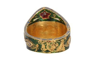 Lot 117 - A POLKI DIAMOND-ENCRUSTED AND POLYCHROME-ENAMELLED GOLD ARCHER RING